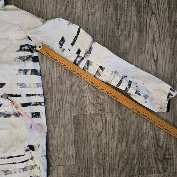 Lululemon Windbreaker Hooded Jacket Abstract White Black Print – Women’s - Picture 4 of 7